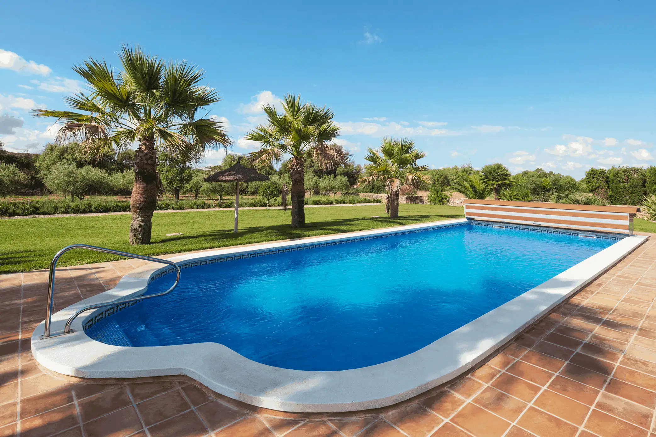 TOM_9522 V1 Hochwertiger Poolüberdachungsschutz aus robusten, deutschen Materialien vor Sonnenlicht und Schmutz. Perfekter Schutz für Ihren Swimmingpool, extrem langlebig und UV-beständig.